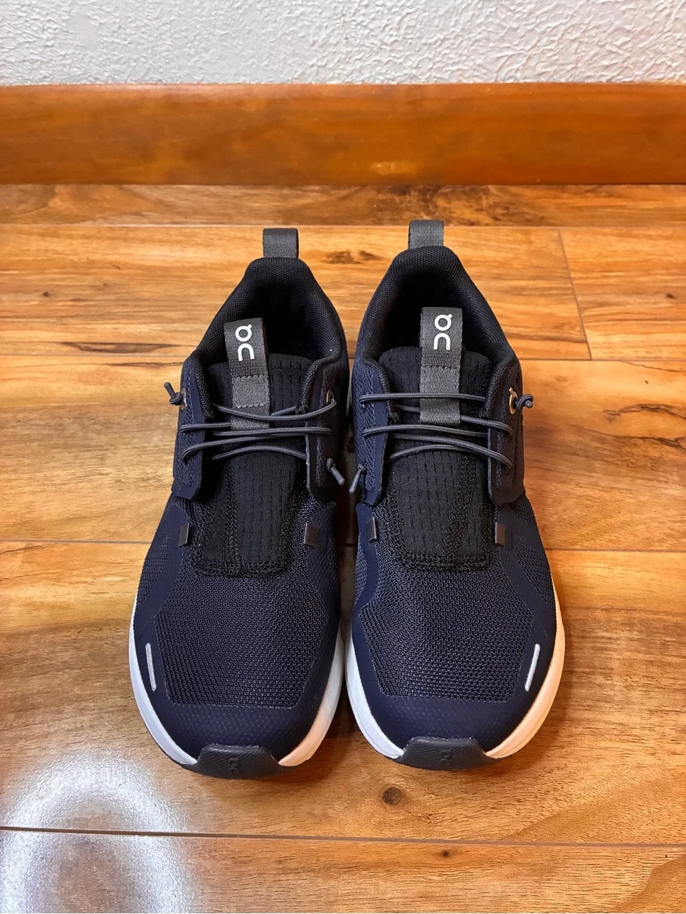 On Cloud Sky Kid’s Athletic Shoe Sneakers, deep navy blue- size 3.5